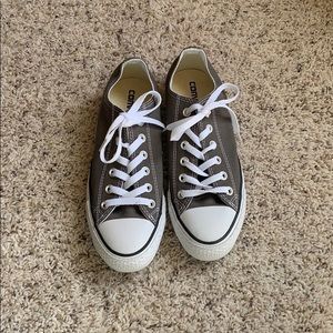 Converse sneakers Women’s Sz 8/Men’s Sz 6 Grey